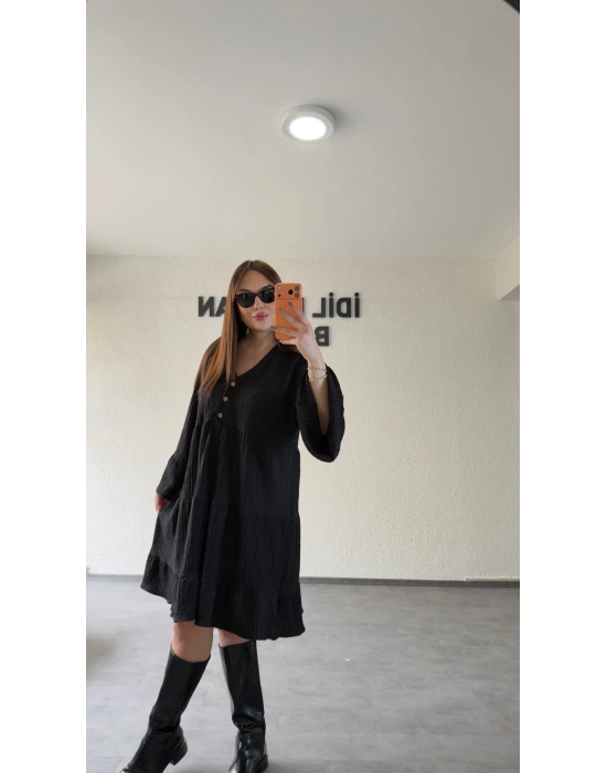 Siyah Düğme Detaylı Kat Kat Rahat Elbise