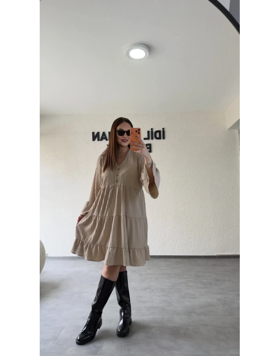 Bej Düğme Detaylı Kat Kat Rahat Elbise