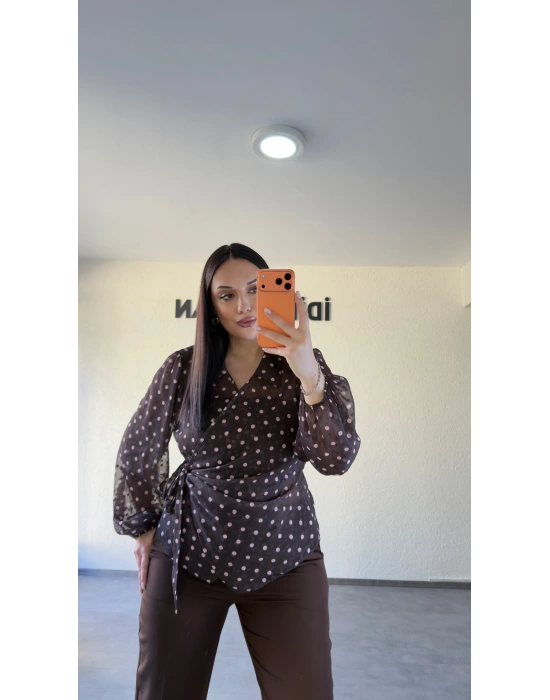 Kahverengi Kruvaze Yan Bağcıklı Puantiyeli Bluz