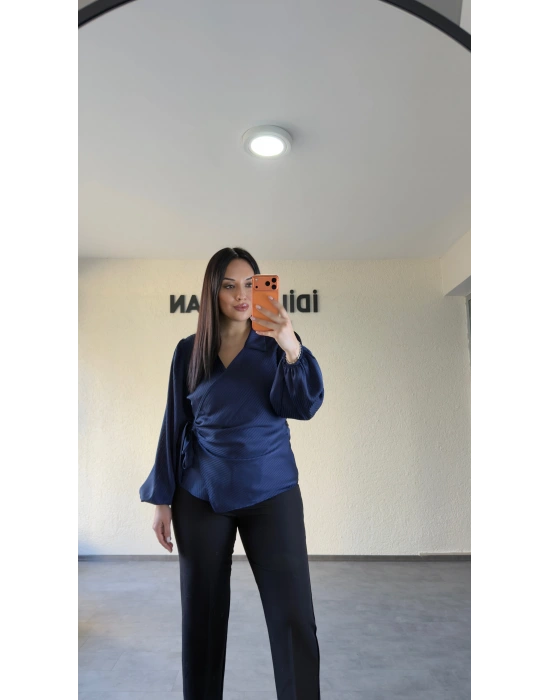 Lacivert Yan Bağlamalı Nispet Kumaş Bluz