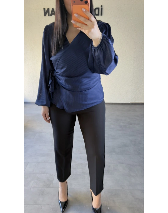 Lacivert Yan Bağlamalı Nispet Kumaş Bluz