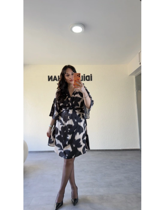 Siyah Desenli Büzgü Detaylı Elbise