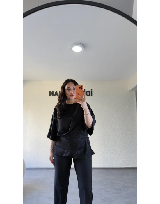 Siyah Bağcıklı Üçgen Jakar Bluz