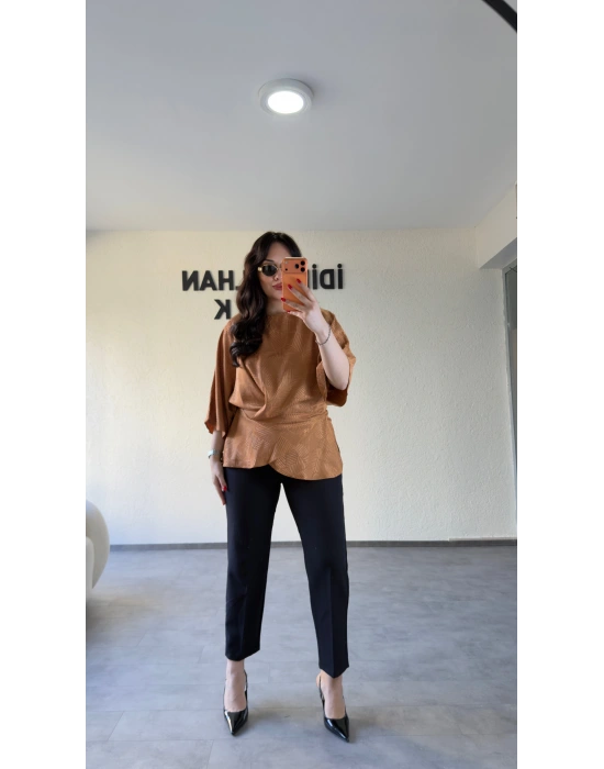 Camel Bağcıklı Üçgen Jakar Bluz