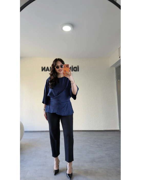 Lacivert Bağcıklı Üçgen Jakar Bluz