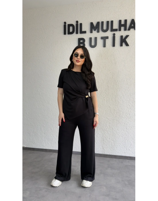 Siyah Aksesuar Detaylı İkili Takım
