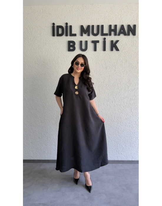 Siyah Salaş Kesim Broş Detaylı Elbise