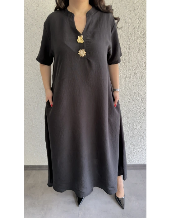 Siyah Salaş Kesim Broş Detaylı Elbise