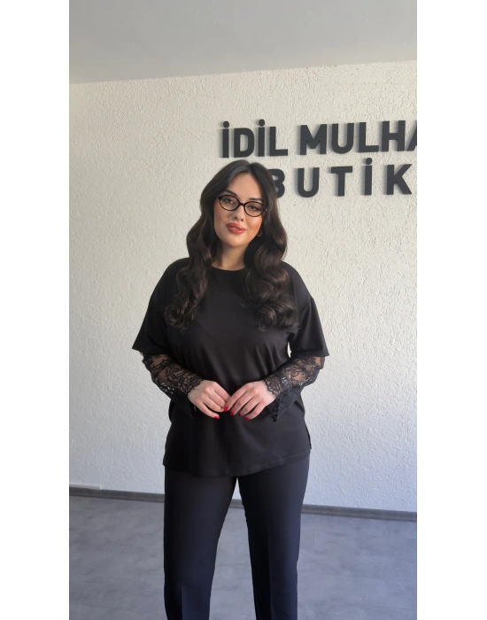Siyah Kolları Dantel Detaylı Tişört