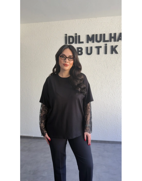 Siyah Kolları Dantel Detaylı Tişört