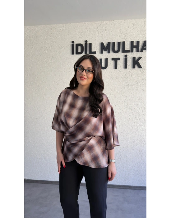 Kahverengi Bağcıklı Ekose Saten Bluz