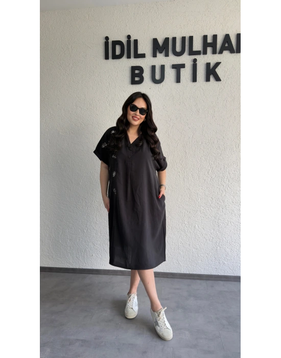Siyah İşlemeli Düğme Detaylı Salaş Elbise