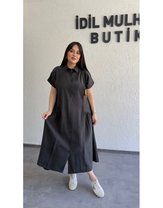 Siyah Etek Büzgülü Düğmeli Elbise
