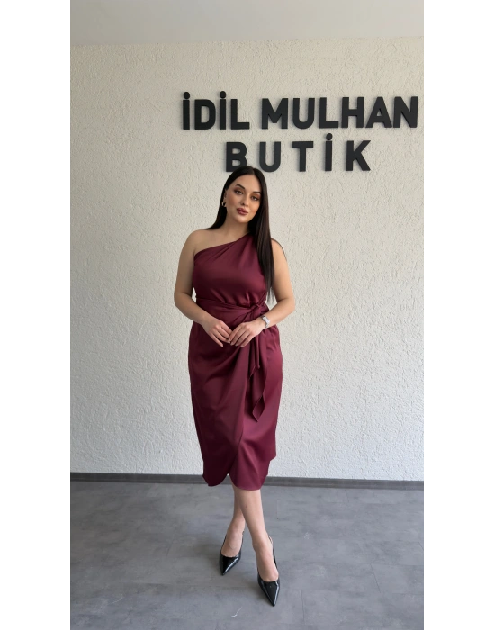 Bordo Tek Omuz Bağlama Detaylı Saten Elbise