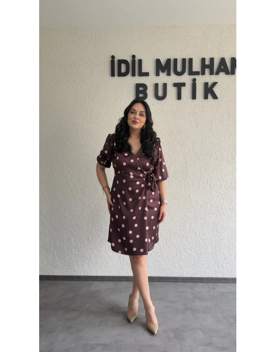Kahverengi Puantiyeli Kruvaze Kuşaklı Elbise