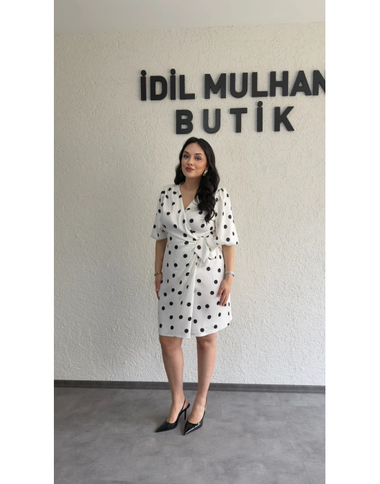 Beyaz Puantiyeli Kruvaze Kuşaklı Elbise