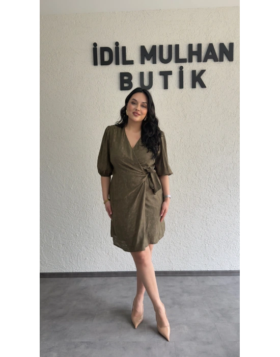 Haki Jakarlı Kruvaze Yaka Bağlamalı Elbise