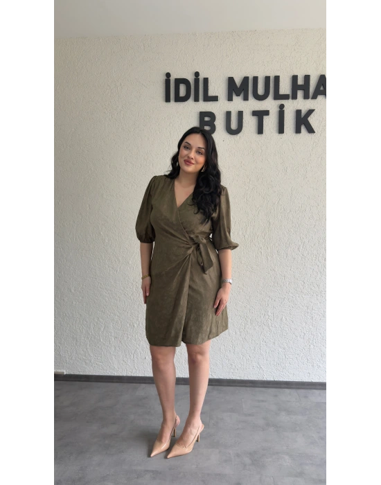 Haki Jakarlı Kruvaze Yaka Bağlamalı Elbise