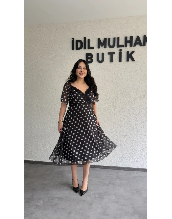 Siyah Kruvaze Dantel Detaylı Puantiyeli Elbise