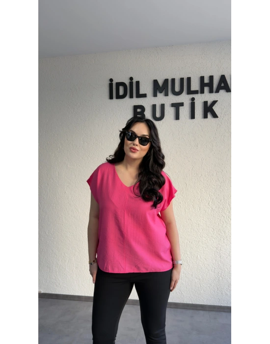 Pembe V Yaka Çilek Kumaş Bluz