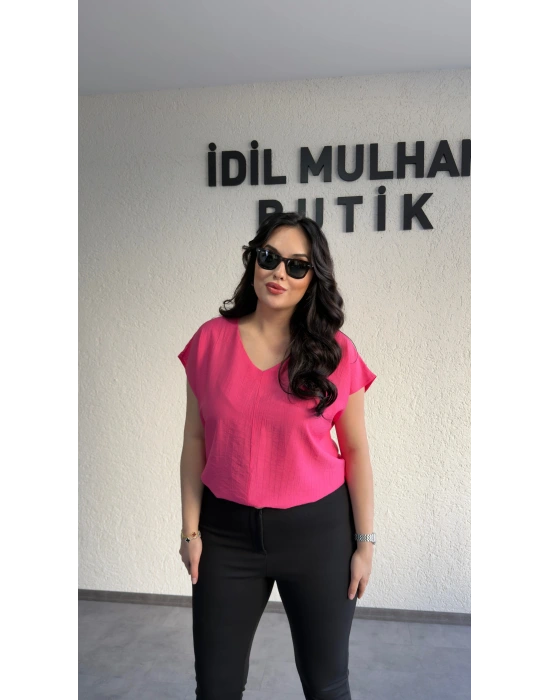 Pembe V Yaka Çilek Kumaş Bluz