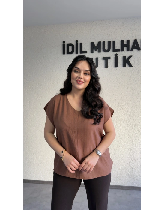 Kahverengi V Yaka Çilek Kumaş Bluz