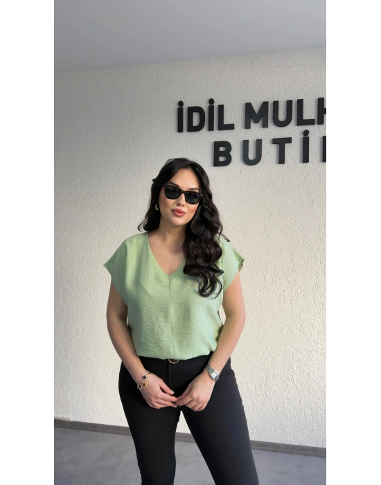 Yeşil V Yaka Çilek Kumaş Bluz