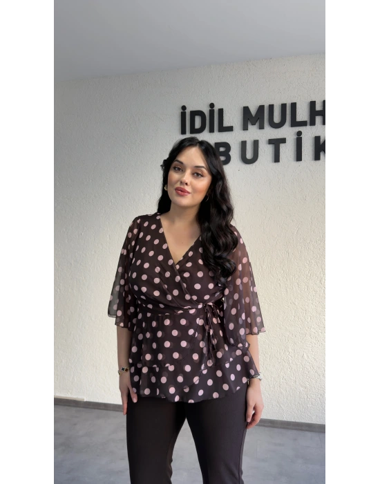 Kahverengi Pembe Puantiyeli Yan Bağcıklı Kruvaze Bluz