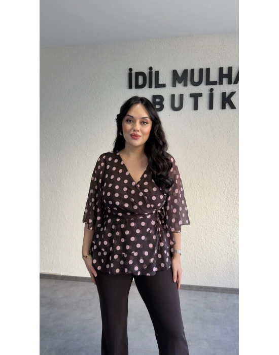 Kahverengi Pembe Puantiyeli Yan Bağcıklı Kruvaze Bluz