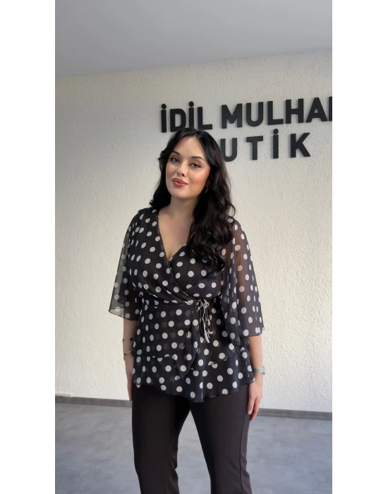 Siyah Beyaz Puantiyeli Yan Bağcıklı Kruvaze Bluz