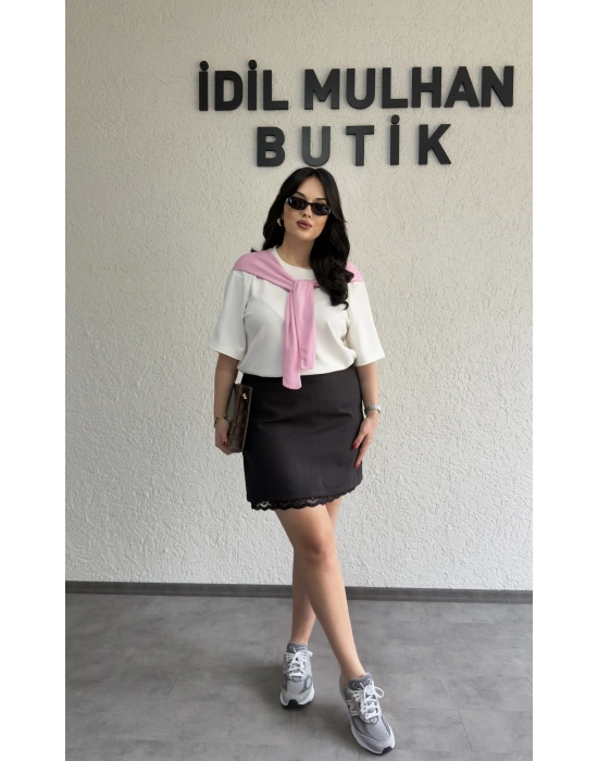 Pembe Şal Bağlama Detaylı Beyaz Oysh Tişört