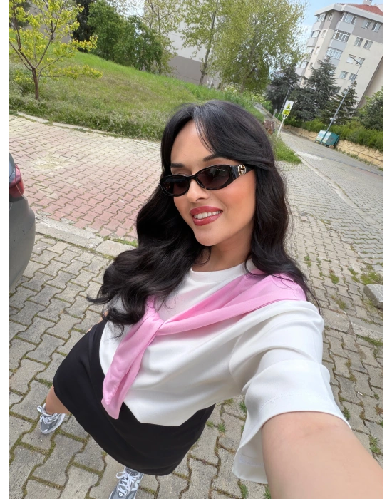 Pembe Şal Bağlama Detaylı Beyaz Oysh Tişört