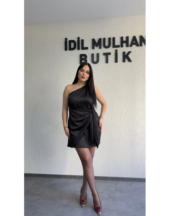Siyah Tek Omuz Kuşak Detaylı Elbise