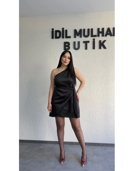 Siyah Tek Omuz Kuşak Detaylı Elbise
