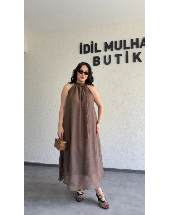 Kahverengi Dantel Detaylı Boyundan Bağlamalı Elbise