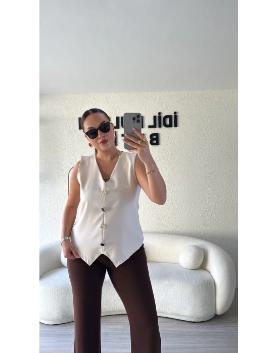 Bej Düğme Detaylı Bluz