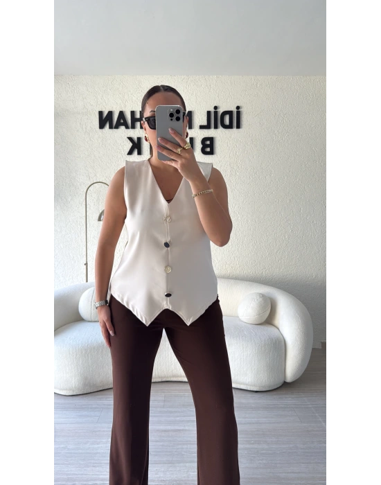 Bej Düğme Detaylı Bluz