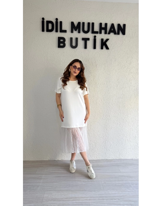 Beyaz Eteği Güpürlü Elbise