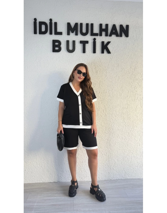 Beyaz Şeritli Gümüş Düğme Detaylı Şortlu Takım