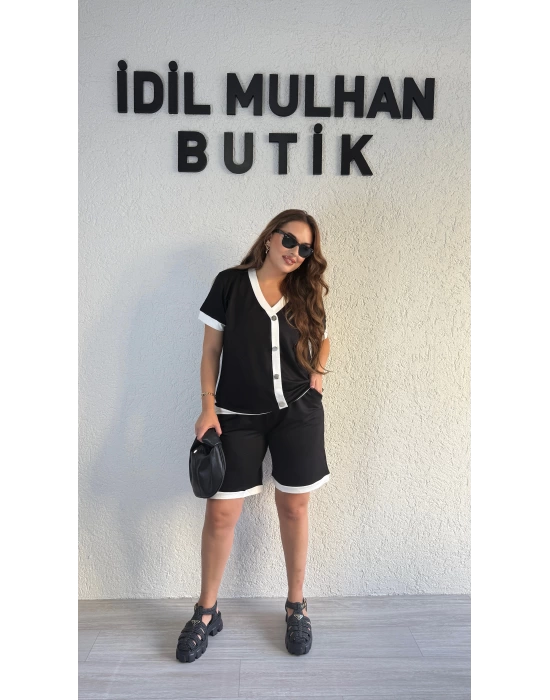 Beyaz Şeritli Gümüş Düğme Detaylı Şortlu Takım