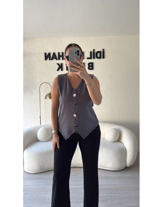 Gri Düğme Detaylı Bluz