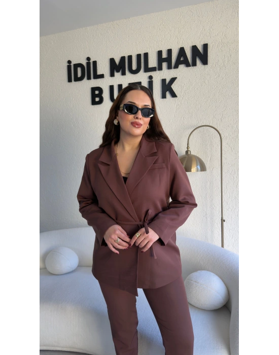 Kahverengi Bağlama Detaylı Kruvaze Blazer Takım