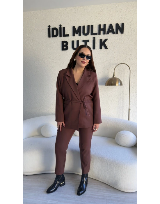 Kahverengi Bağlama Detaylı Kruvaze Blazer Takım