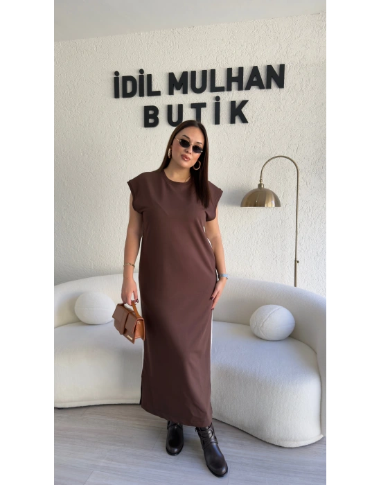 Kahverengi Ceketli Elbise Takım