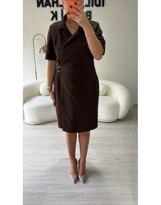 Kahverengi Kruvaze Yaka Sim Dokulu Kuşaklı Elbise