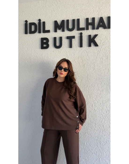 Kahverengi Oysh Kumaş Yanı Çıtçıtlı Takım