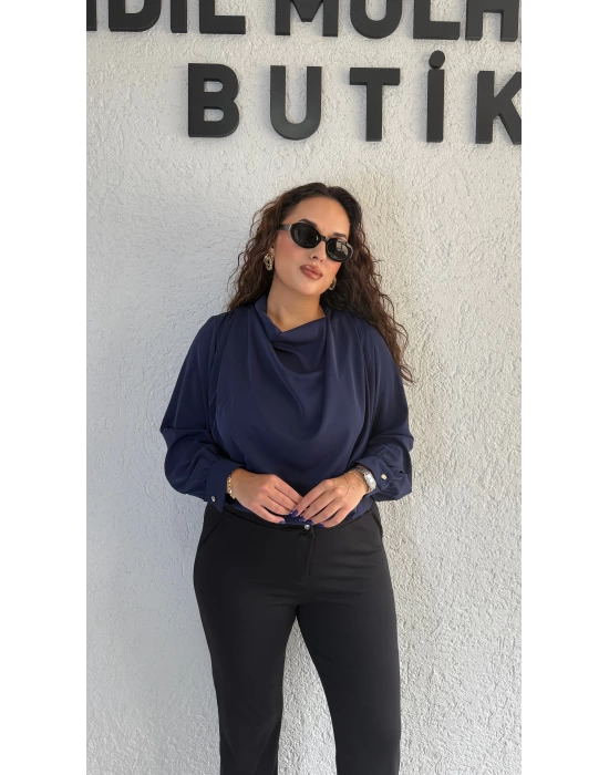 Lacivert Degaje Yaka Gold Düğmeli Bluz