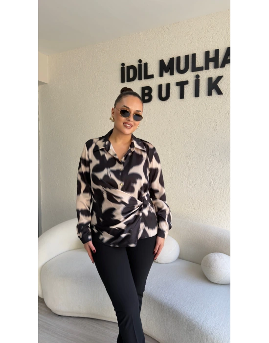 Siyah Bağlama Detaylı Batik Desenli Bluz