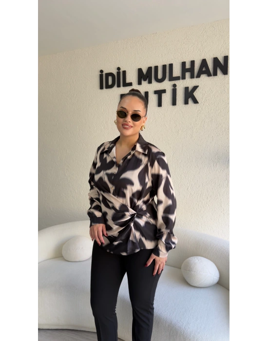 Siyah Bağlama Detaylı Batik Desenli Bluz