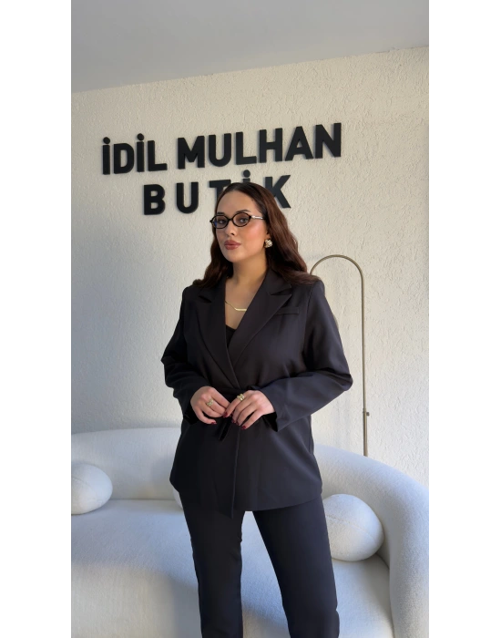 Siyah Bağlama Detaylı Kruvaze Blazer Takım